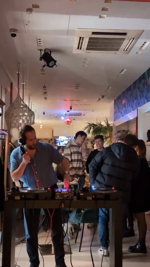 Post 8 by Martina London on Instagram (video)