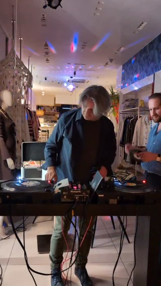 Post 4 by Martina London on Instagram (video)