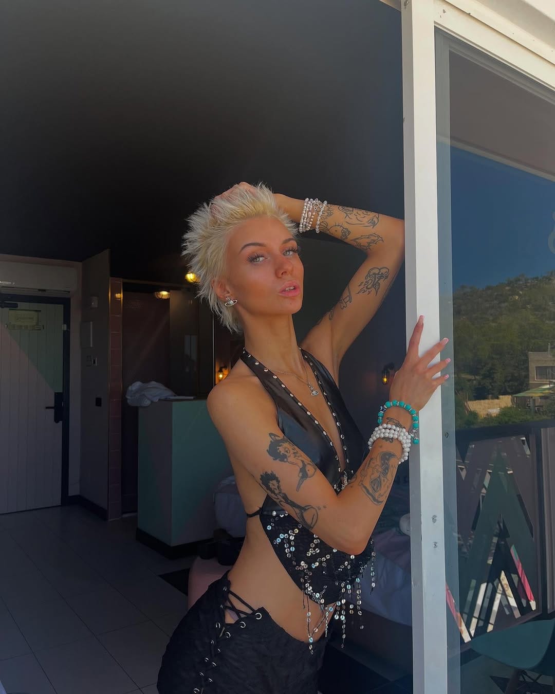 Post 6 by Kizzy Louise on Instagram (carousel)