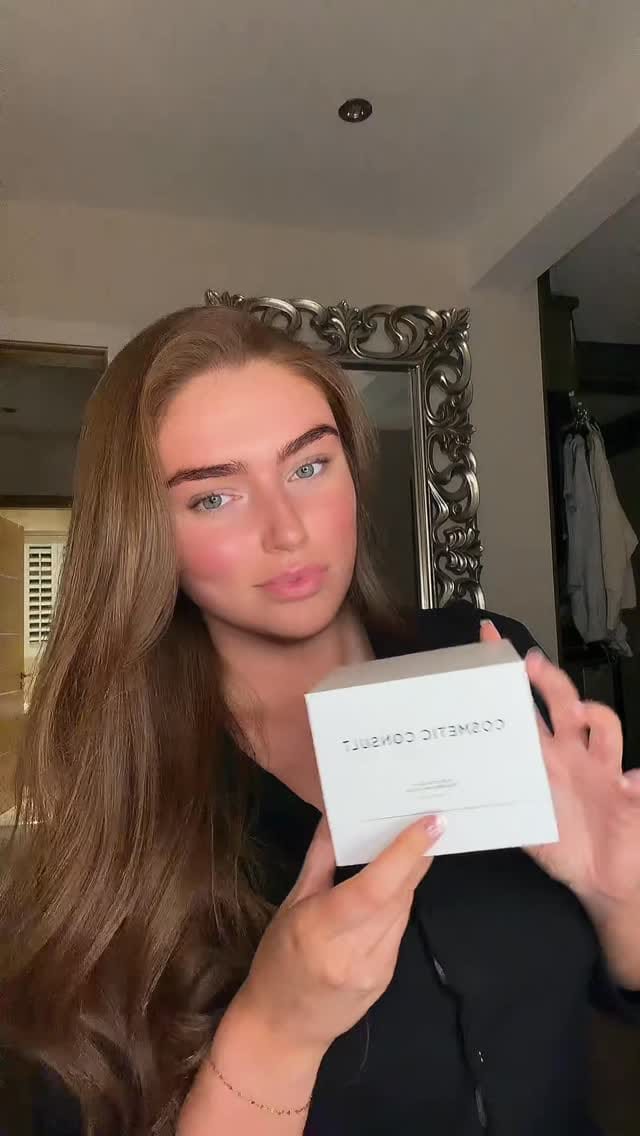 Post 4 by Demi Hill Trayers  | CURVE MODEL on Instagram (video)