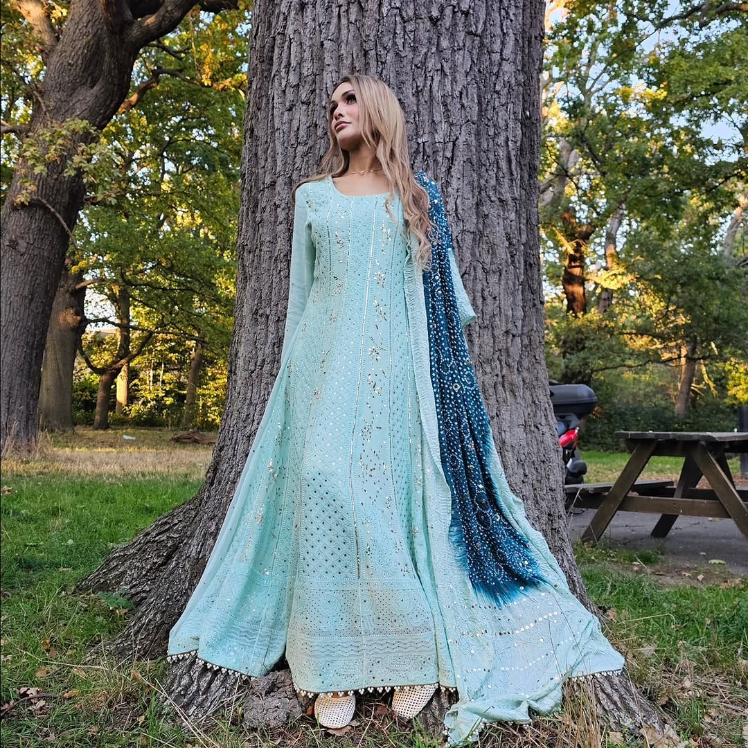 Post 10 by Sarah Zaaraz on Instagram (image)