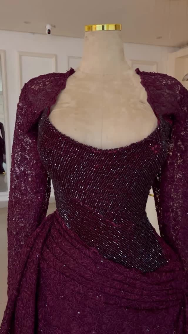 Post 7 by Jongoma Closet on Instagram (video)