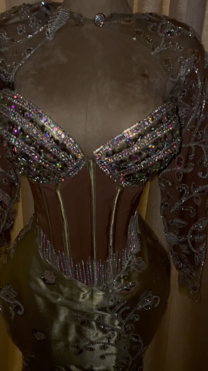 Post 4 by Jongoma Closet on Instagram (video)