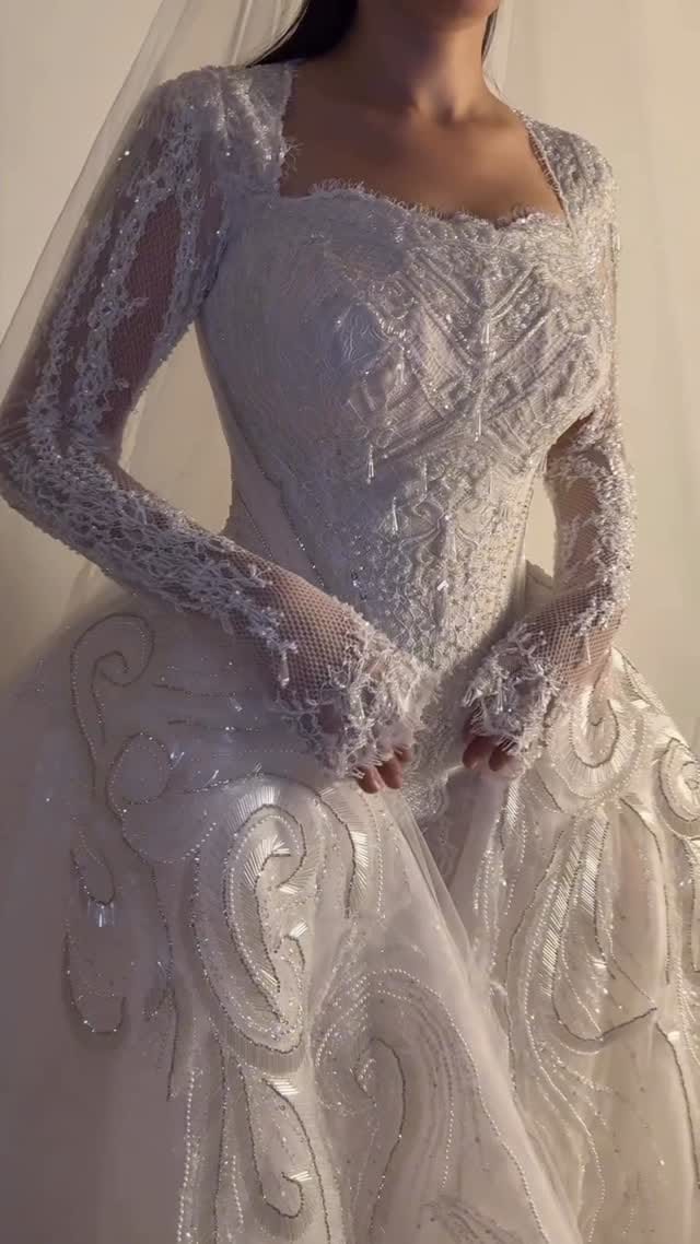 Post 8 by 𝐓𝐡𝐞 𝐕𝐢𝐜𝐭𝐨𝐫𝐢𝐚𝐧 Bridal on Instagram (video)