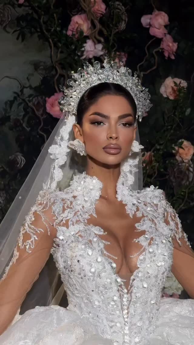 Post 3 by 𝐓𝐡𝐞 𝐕𝐢𝐜𝐭𝐨𝐫𝐢𝐚𝐧 Bridal on Instagram (video)