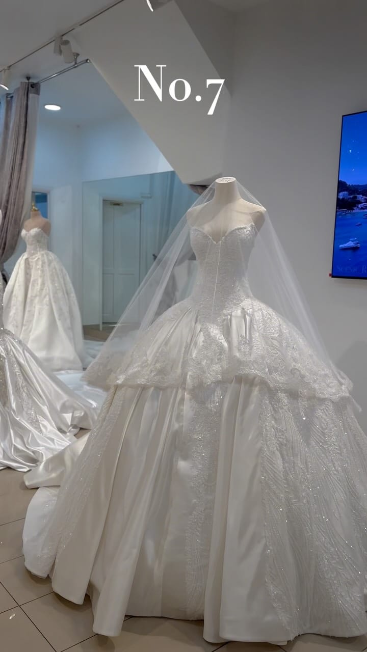 Post 1 by 𝐓𝐡𝐞 𝐕𝐢𝐜𝐭𝐨𝐫𝐢𝐚𝐧 Bridal on Instagram (video)