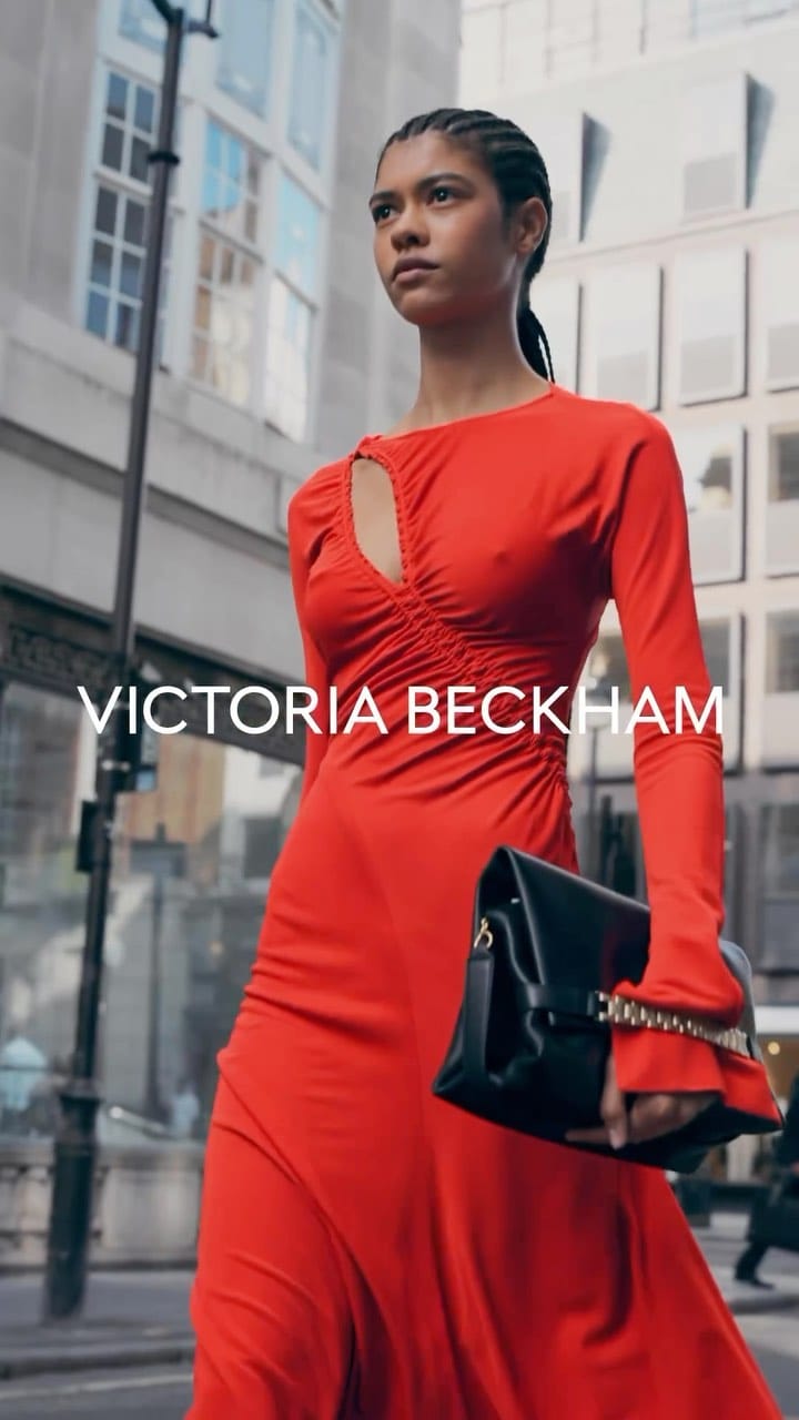 Post 10 by Larissa Almeida on Instagram (video)