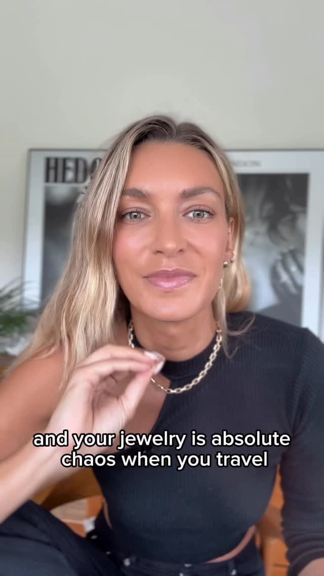 Post 6 by A R I A N A on Instagram (video)