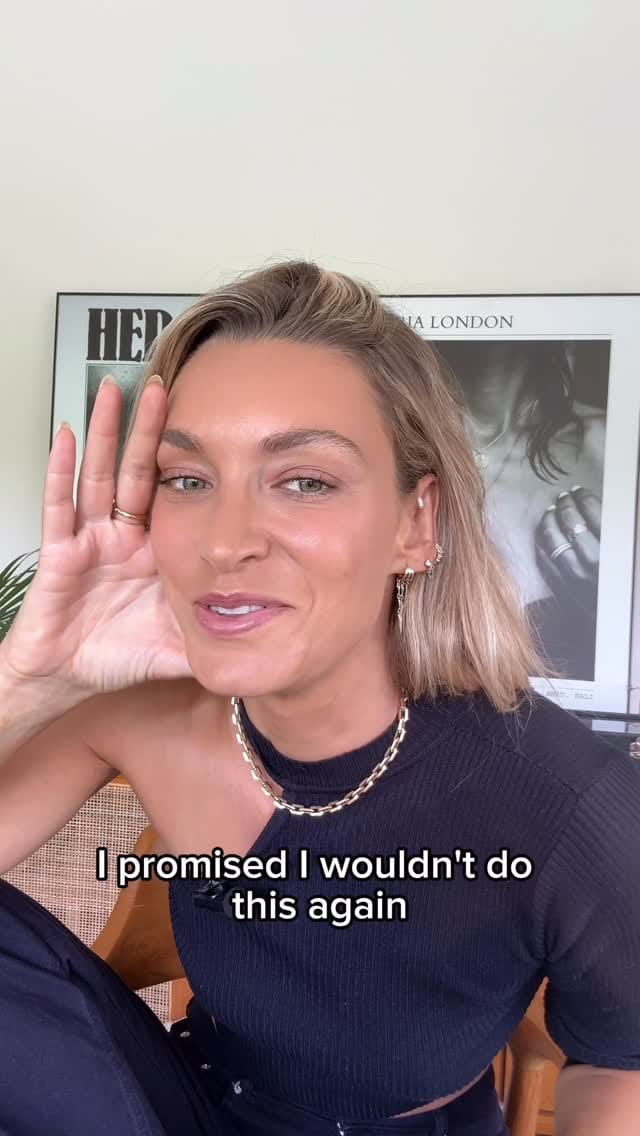 Post 5 by A R I A N A on Instagram (video)
