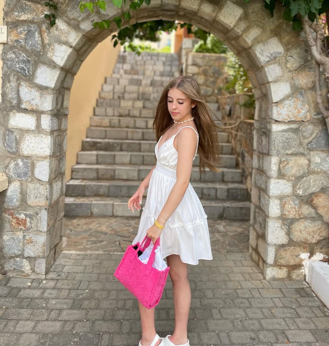 Post 8 by Alexis Holly | Fashion inspo ♡ on Instagram (carousel)