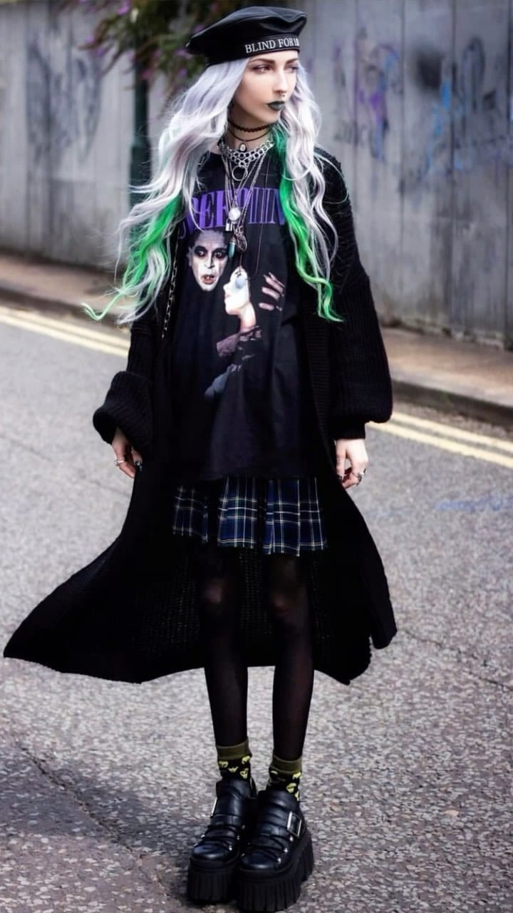 Post 5 by The Apiologist | Alternative Women’s Fashion on Instagram (video)