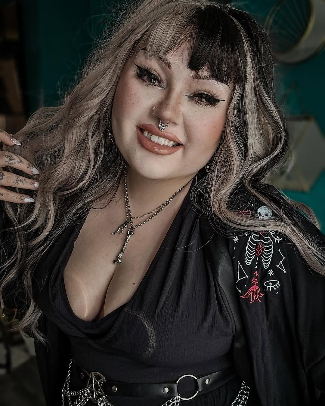 Post 9 by The Apiologist | Alternative Women’s Fashion on Instagram (carousel)