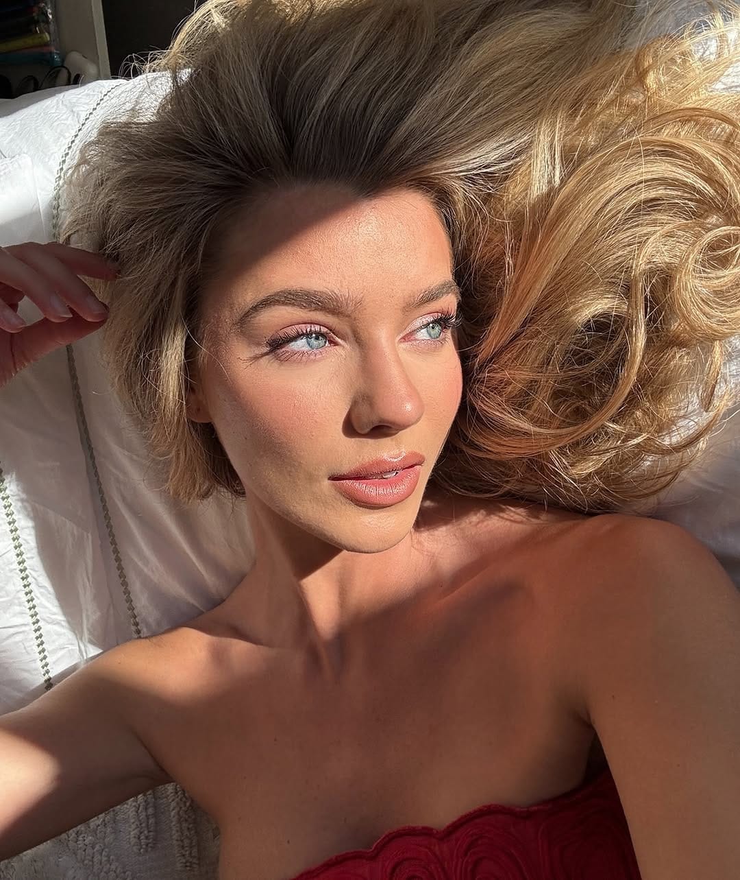 Post 8 by 𝑲𝒍𝒂𝒖𝒅𝒊𝒂 𝑳𝒖𝒄𝒋𝒂 🌹 on Instagram (carousel)