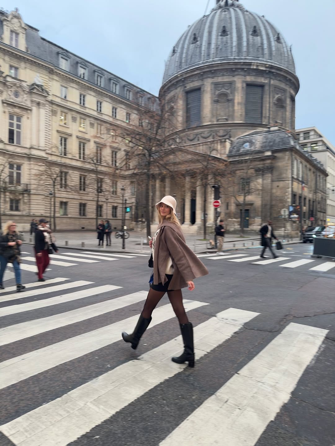 Post 4 by 𝑲𝒍𝒂𝒖𝒅𝒊𝒂 𝑳𝒖𝒄𝒋𝒂 🌹 on Instagram (carousel)