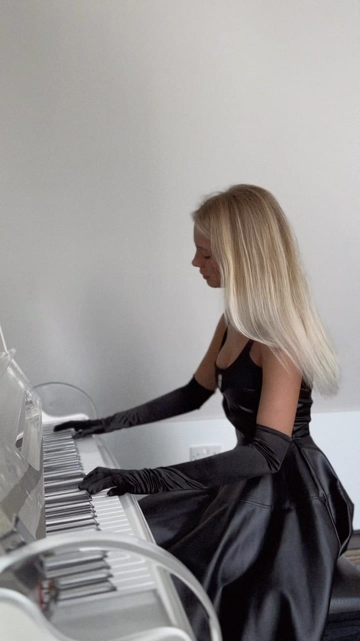 Post 8 by Anastasia Naiv on Instagram (video)