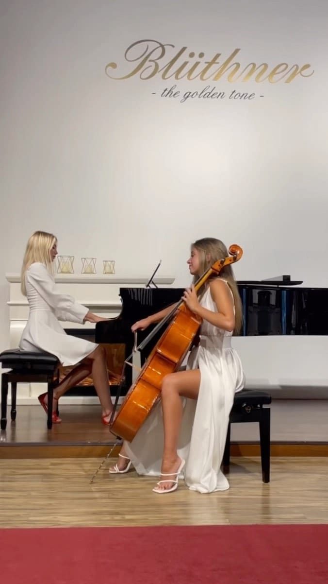 Post 9 by Anastasia Naiv on Instagram (video)