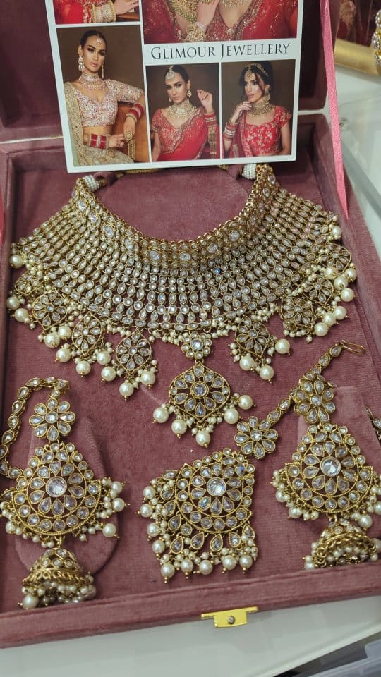 Post 8 by Glimour Jewellery Indian Bridal Jewellery & Choora Designers on Instagram (video)