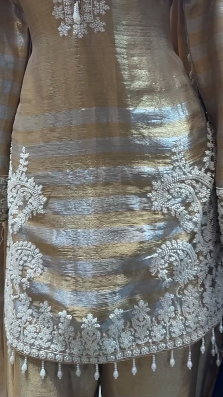 Post 1 by 𝗦𝗛𝗔𝗛𝗜 𝗣𝗢𝗦𝗛𝗔𝗞 𝕭𝖗𝖎𝖉𝖆𝖑𝖘 on Instagram (video)