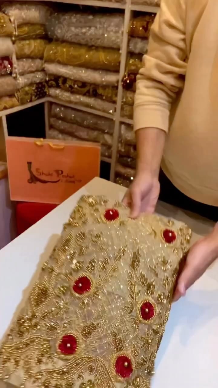 Post 7 by 𝗦𝗛𝗔𝗛𝗜 𝗣𝗢𝗦𝗛𝗔𝗞 𝕭𝖗𝖎𝖉𝖆𝖑𝖘 on Instagram (video)