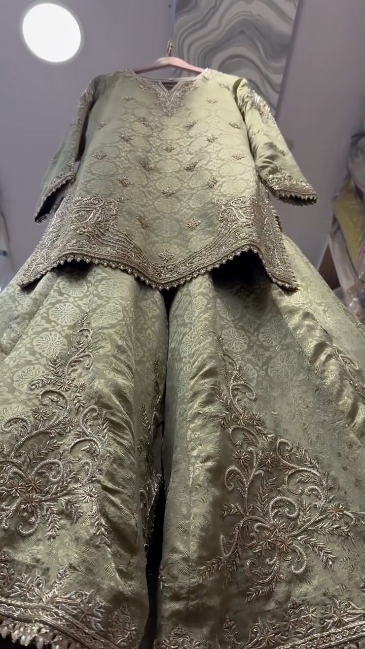 Post 10 by 𝗦𝗛𝗔𝗛𝗜 𝗣𝗢𝗦𝗛𝗔𝗞 𝕭𝖗𝖎𝖉𝖆𝖑𝖘 on Instagram (video)