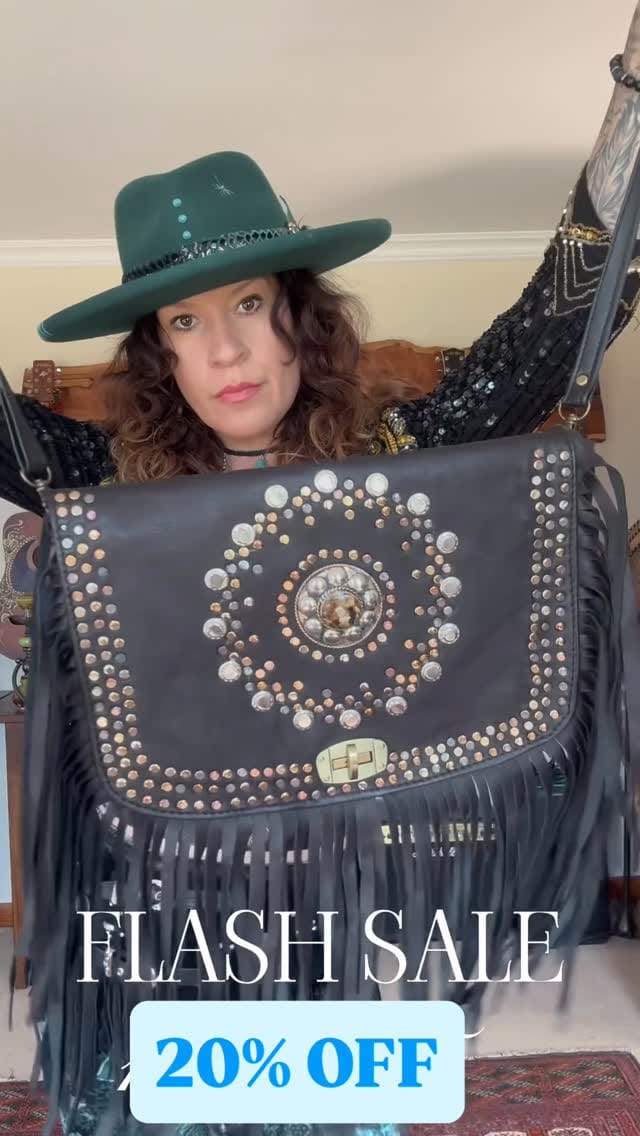Post 7 by Vera Black on Instagram (video)