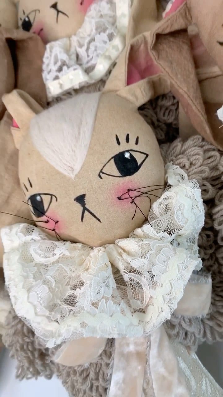 Post 8 by DOLL FACE by Jessica Lee on Instagram (video)