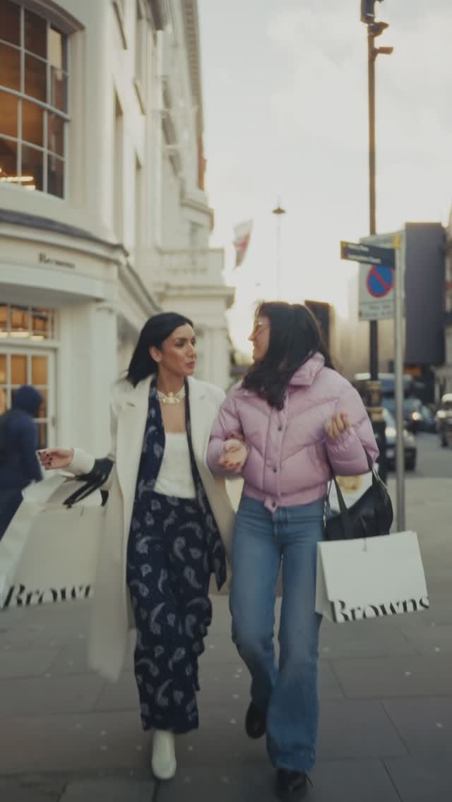 Post 10 by Deni Kiro on Instagram (video)
