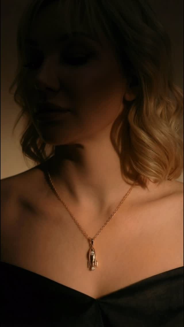 Post 9 by Margarita Prysiazhniuk for Sybarite Jewellery on Instagram (video)