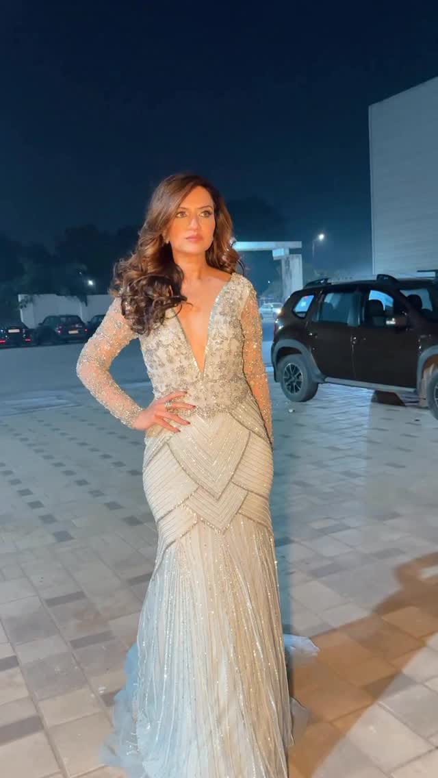 Post 5 by Sweta Desai🧿 on Instagram (video)