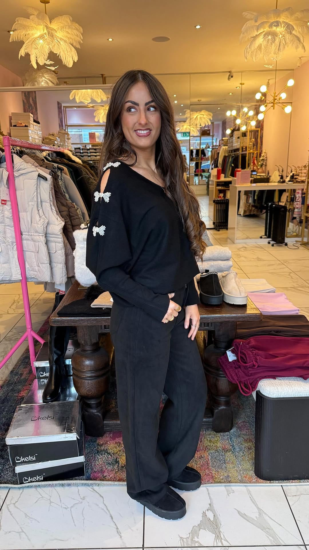 Post 9 by 𝐋𝐈𝐁𝐄𝐋𝐋𝐔𝐋𝐀 𝐁𝐎𝐔𝐓𝐈𝐐𝐔𝐄 on Instagram (video)