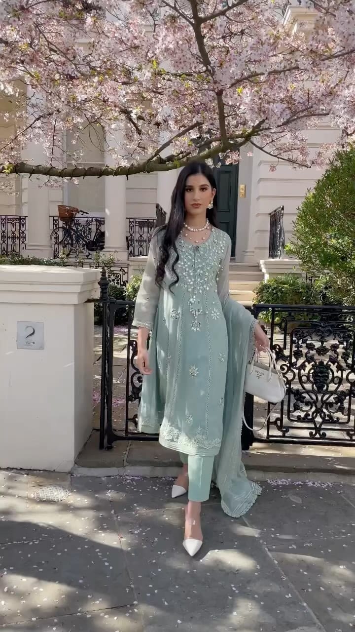 Post 5 by Diva By Sana Rashid on Instagram (video)