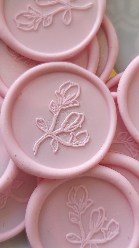 Post 10 by The Little Blue Brush London on Instagram (video)