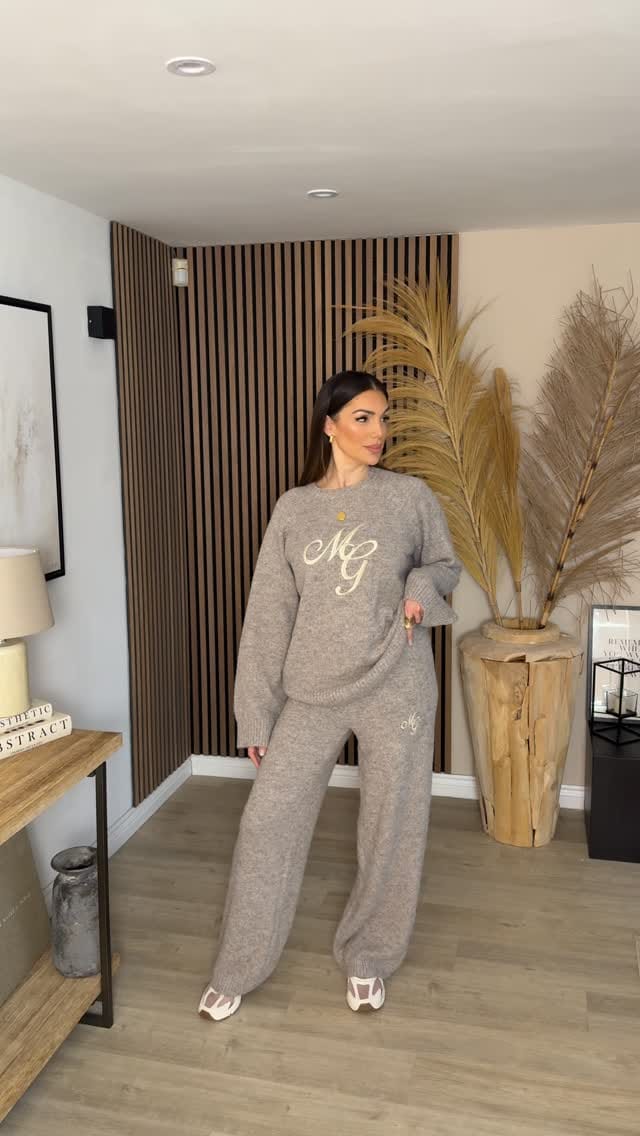 Post 2 by K a t e r i n a 🤍 on Instagram (video)