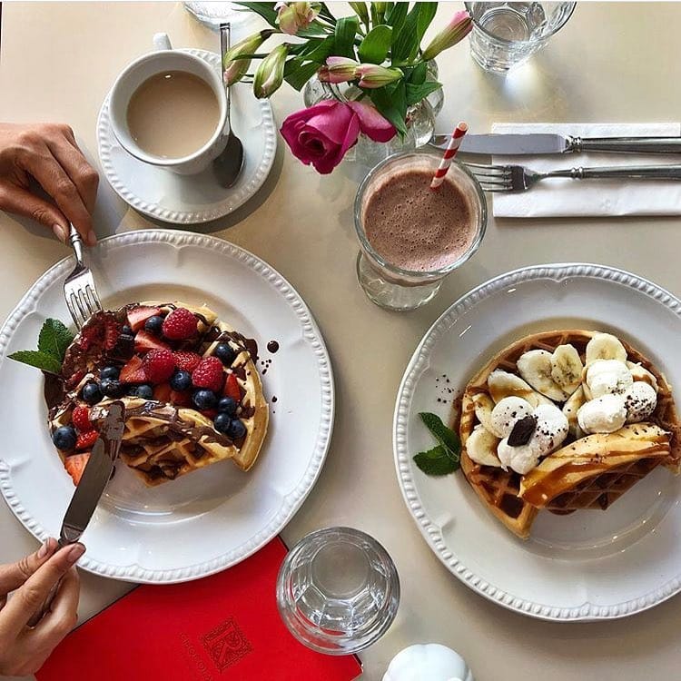 Post 10 by R Chocolate London on Instagram (image)