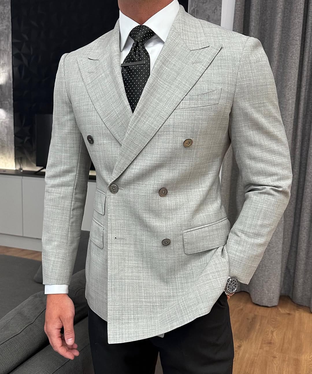 Post 5 by Forbes Tailoring on Instagram (image)