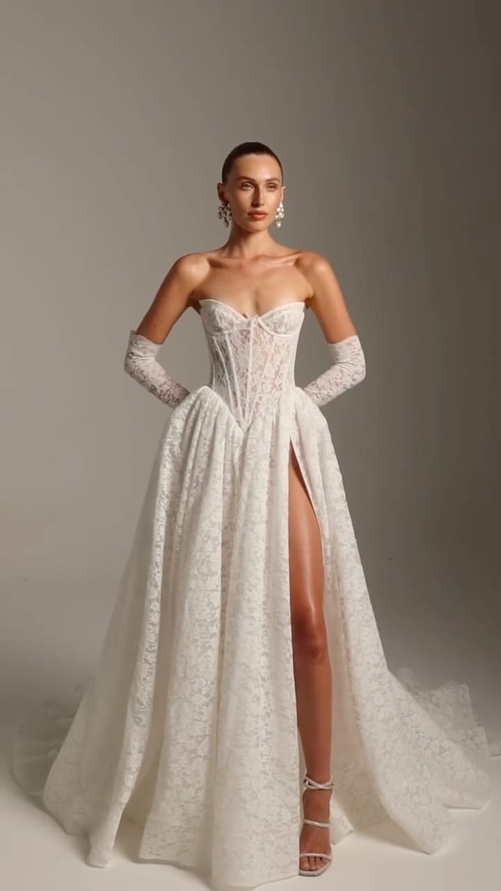 Post 9 by The Wedding Club on Instagram (video)