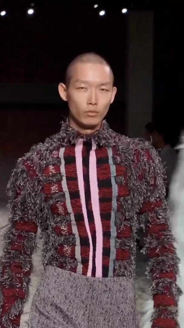 Post 9 by Sumin Kim 수민 aka Xu Meen 🇰🇷 on Instagram (video)