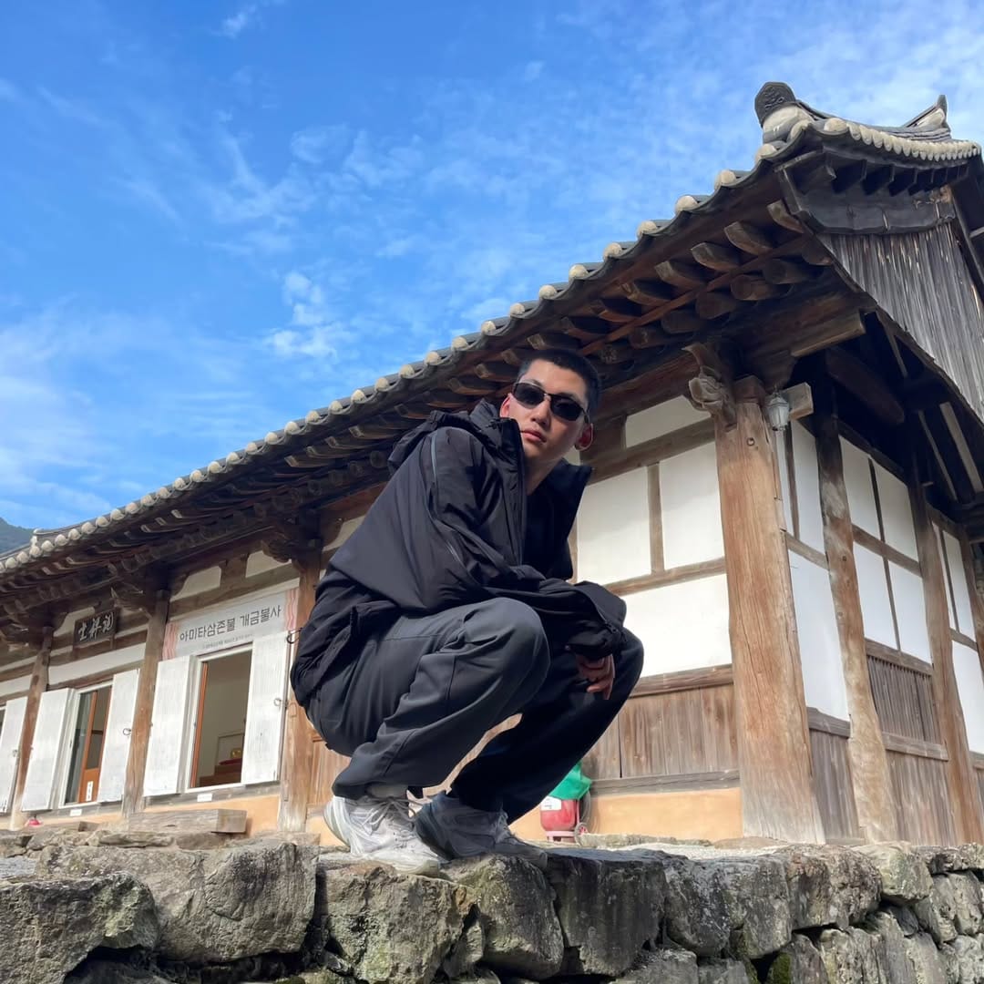 Post 6 by 정용수 on Instagram (carousel)