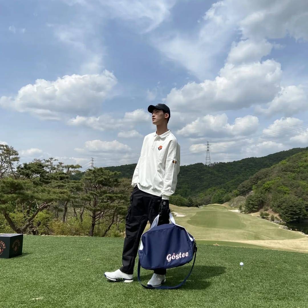 Post 9 by 정용수 on Instagram (carousel)