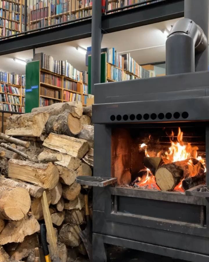 Post 8 by Leakey's Bookshop on Instagram (video)