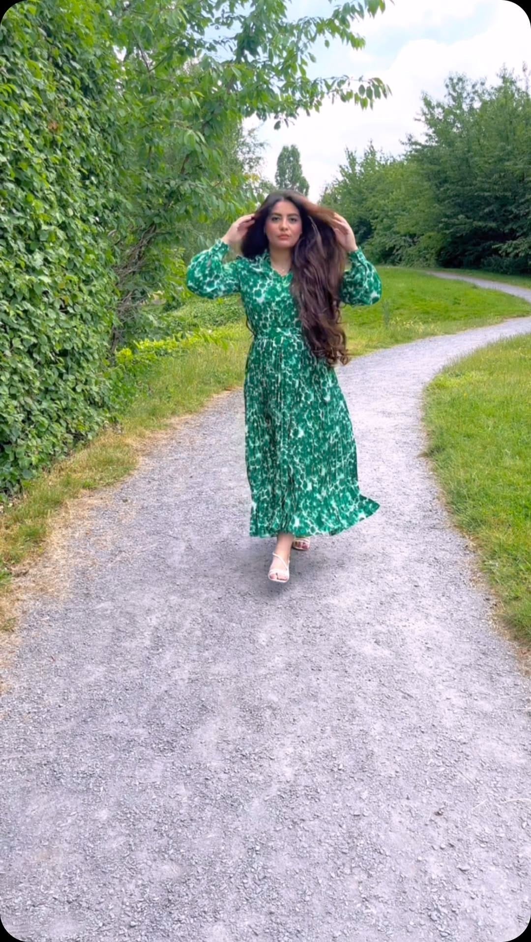 Post 10 by Yan Neo London | Reworked Vintage Luxury on Instagram (video)