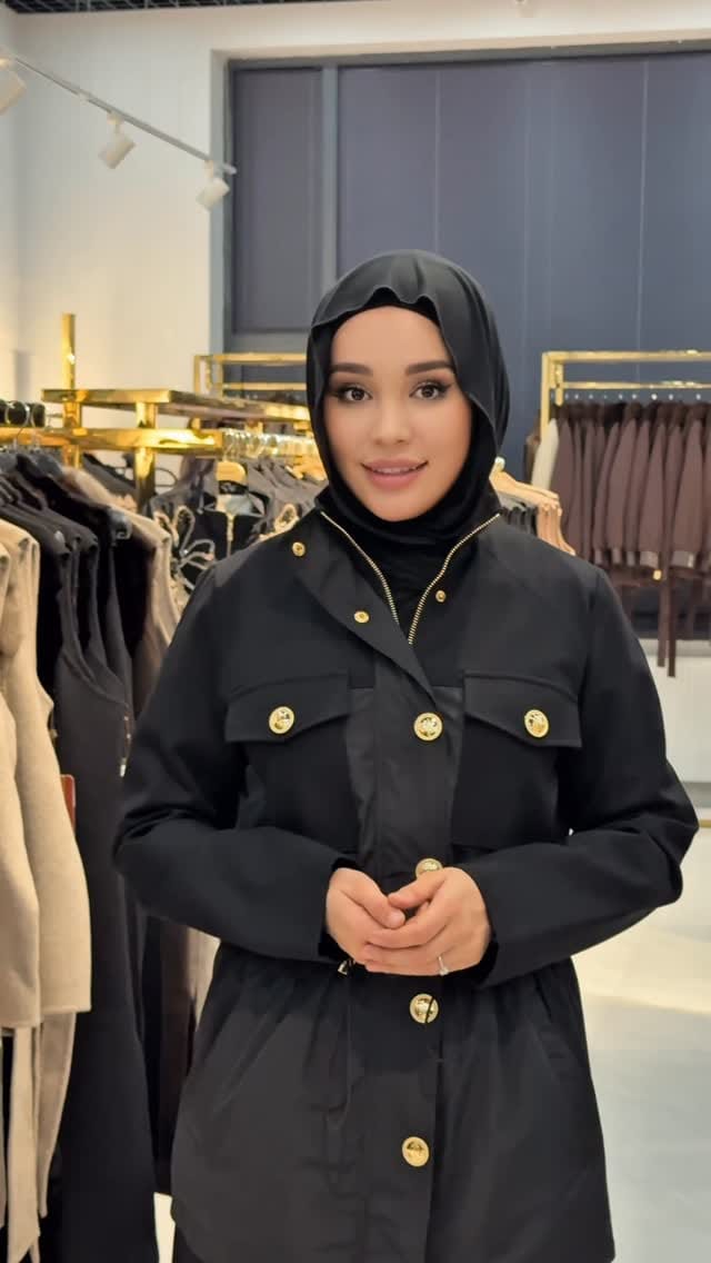 Post 8 by LASAGRADA _boutique on Instagram (video)