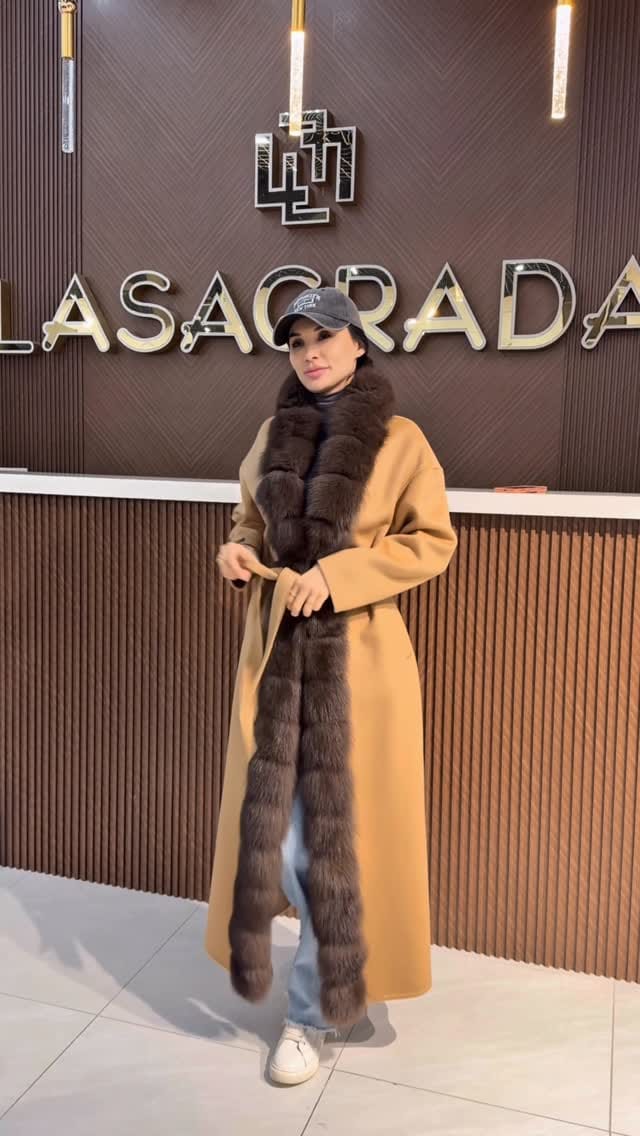 Post 6 by LASAGRADA _boutique on Instagram (video)