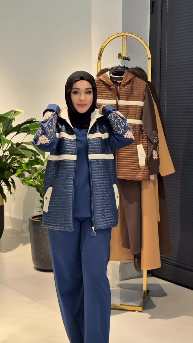 Post 2 by LASAGRADA _boutique on Instagram (video)