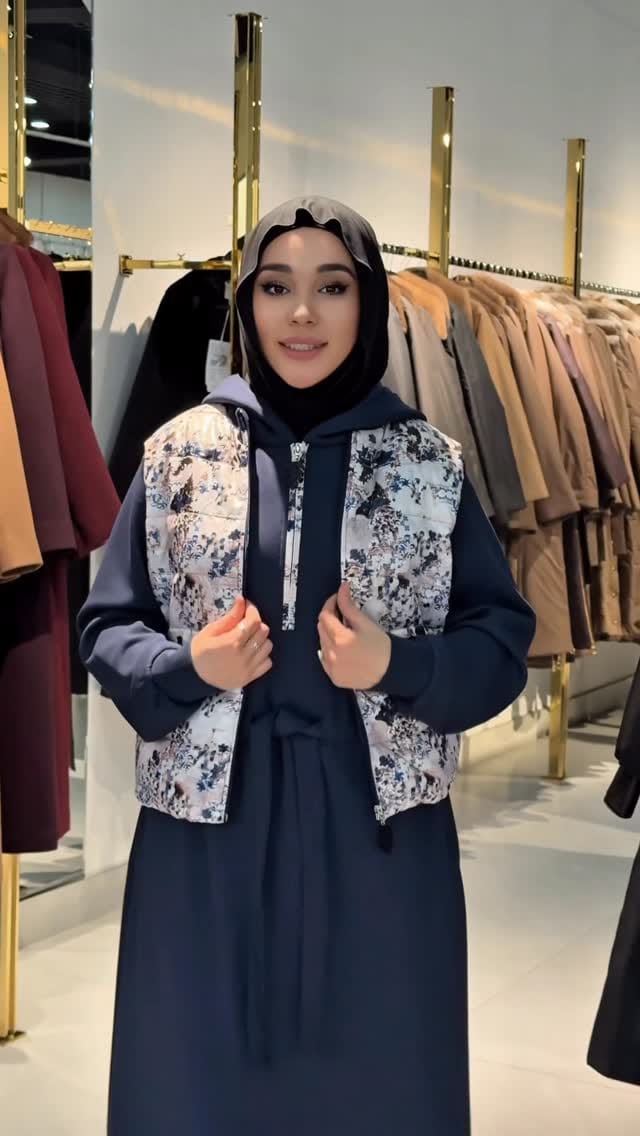Post 3 by LASAGRADA _boutique on Instagram (video)