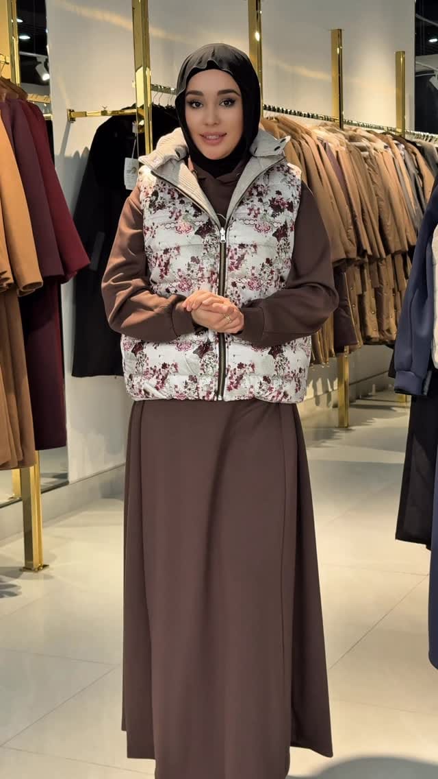 Post 4 by LASAGRADA _boutique on Instagram (video)