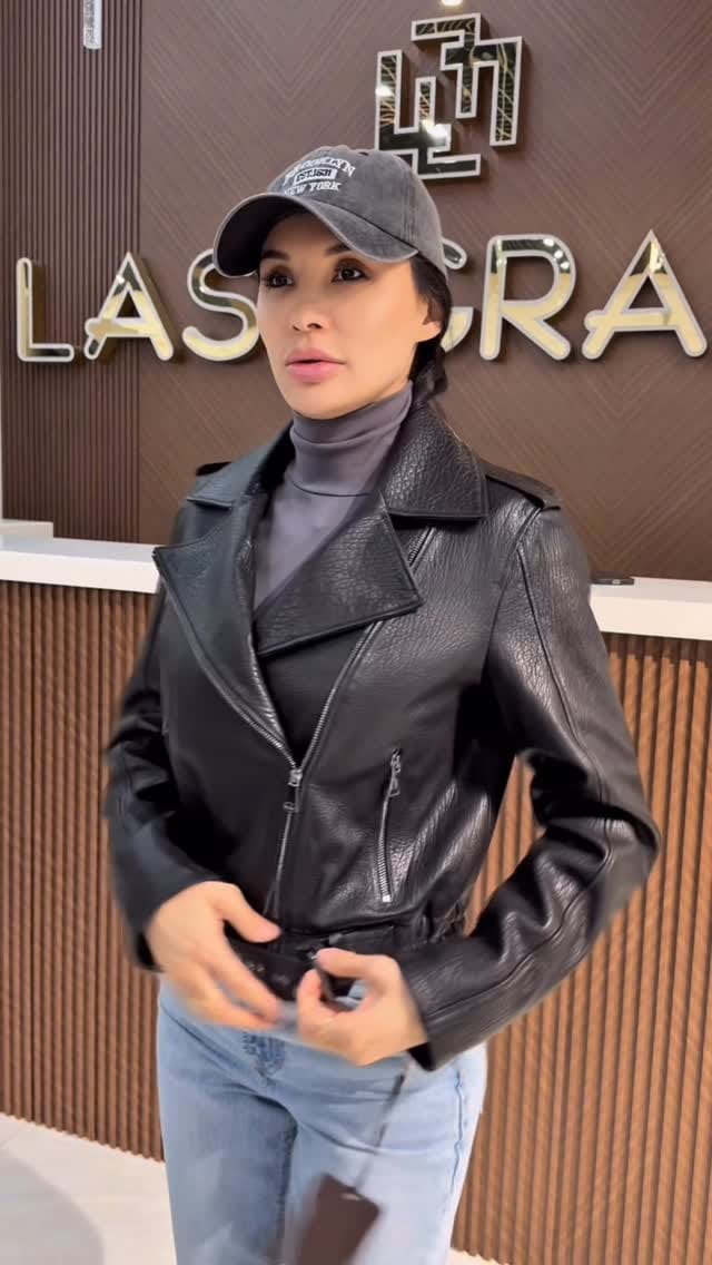 Post 7 by LASAGRADA _boutique on Instagram (video)