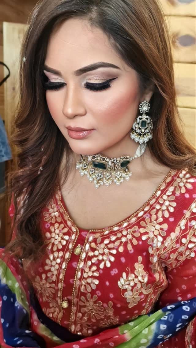Post 2 by Nazia Memon on Instagram (video)