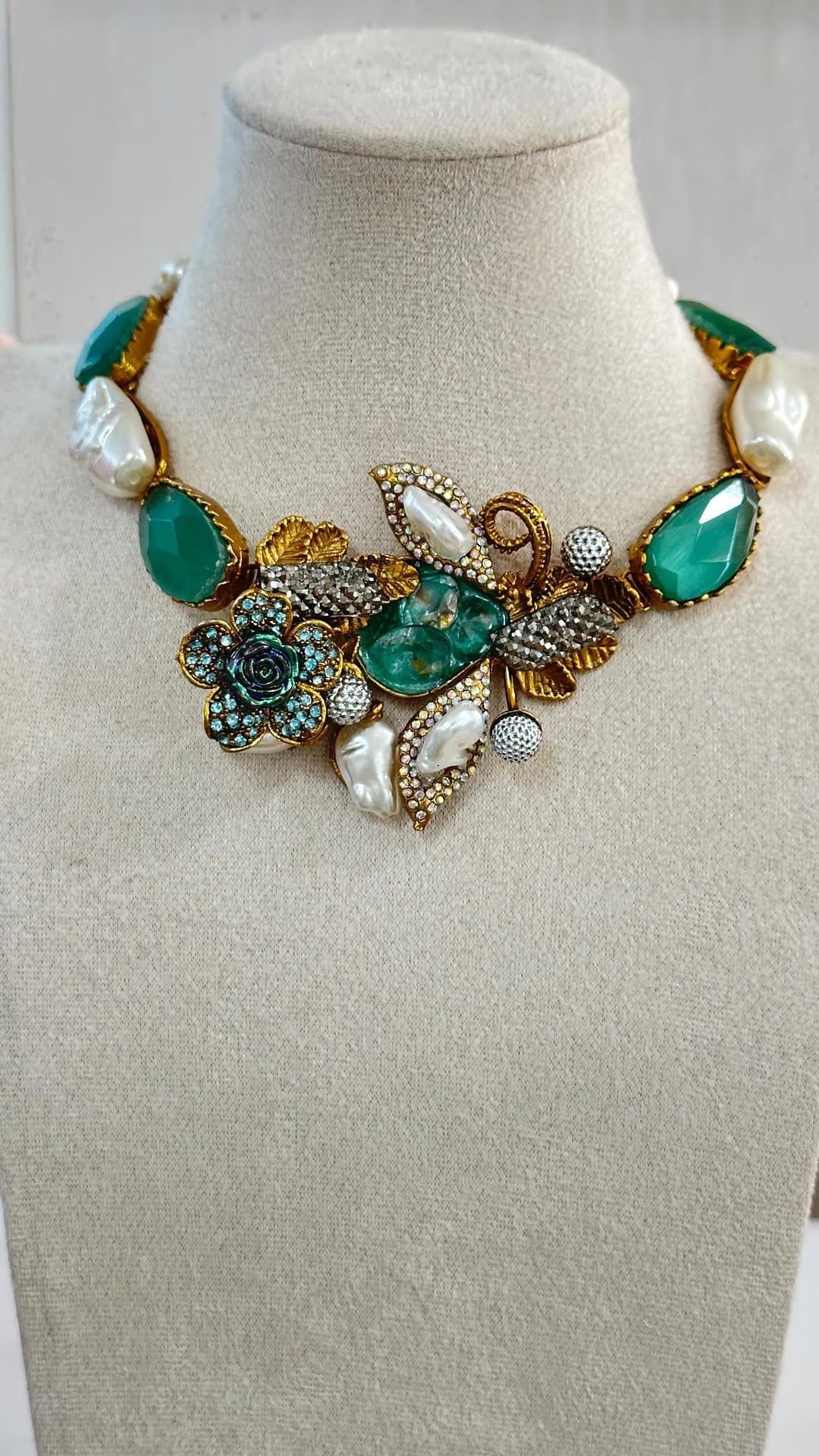 Post 7 by Nazia Memon on Instagram (video)