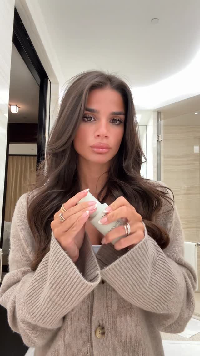 Post 4 by Fox & Vamp on Instagram (video)